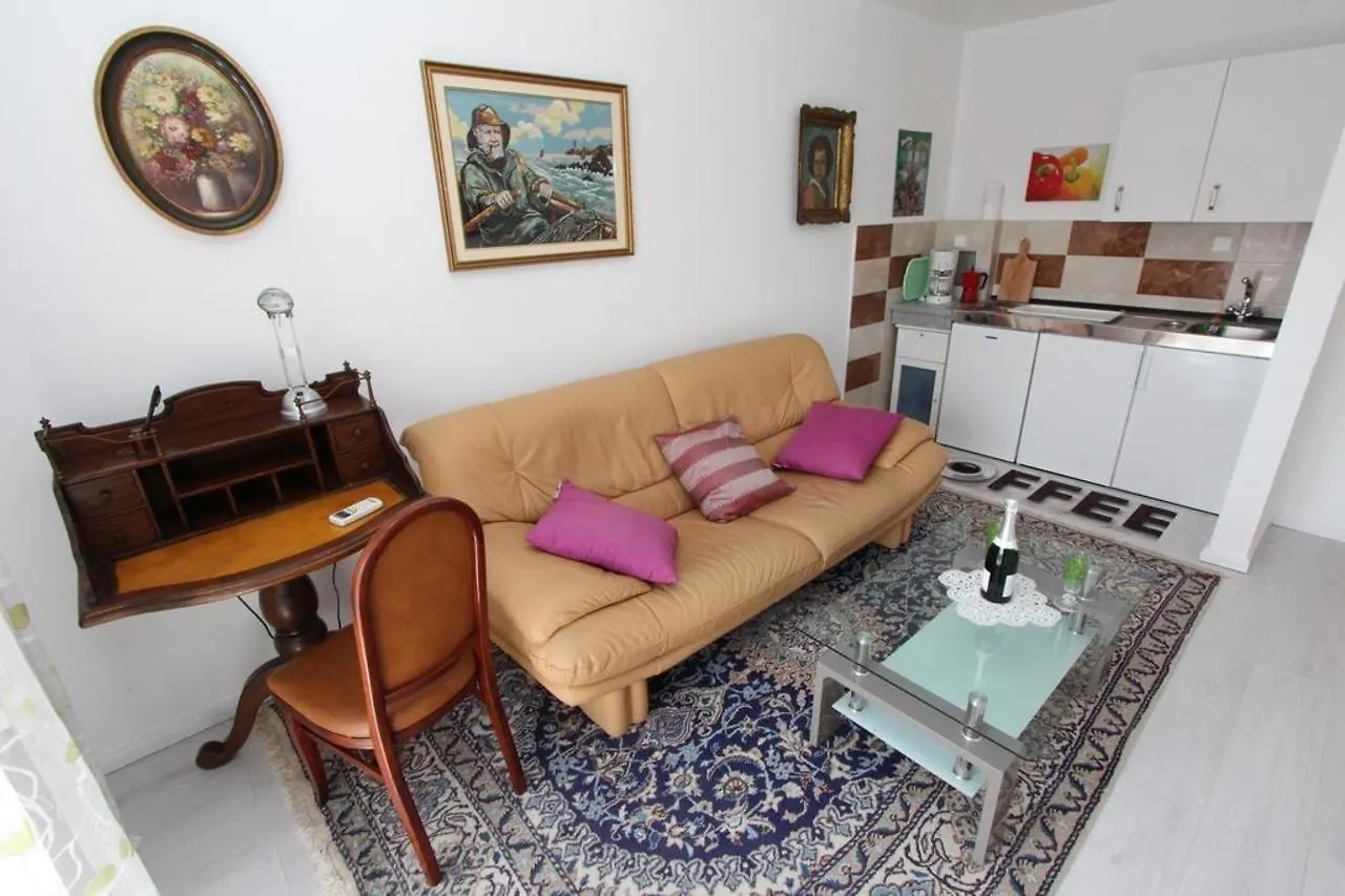 Rooms And Apartments Sally Rovinj
