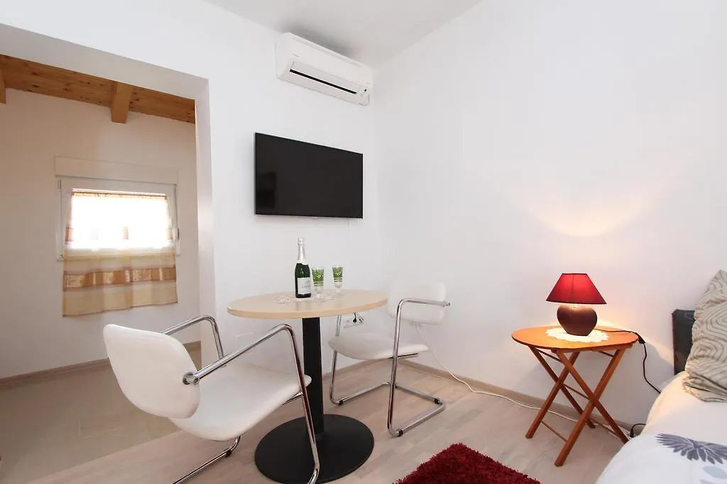 Rooms And Apartments Sally Rovinj Croatia