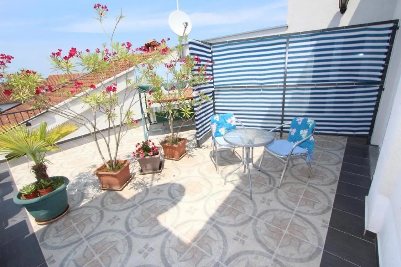 Rooms And Apartments Sally Rovinj Guest house