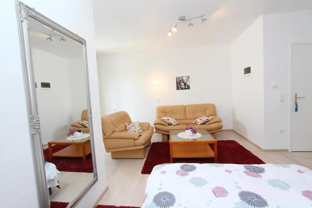 *** Guest house Rooms And Apartments Sally Rovinj Croatia