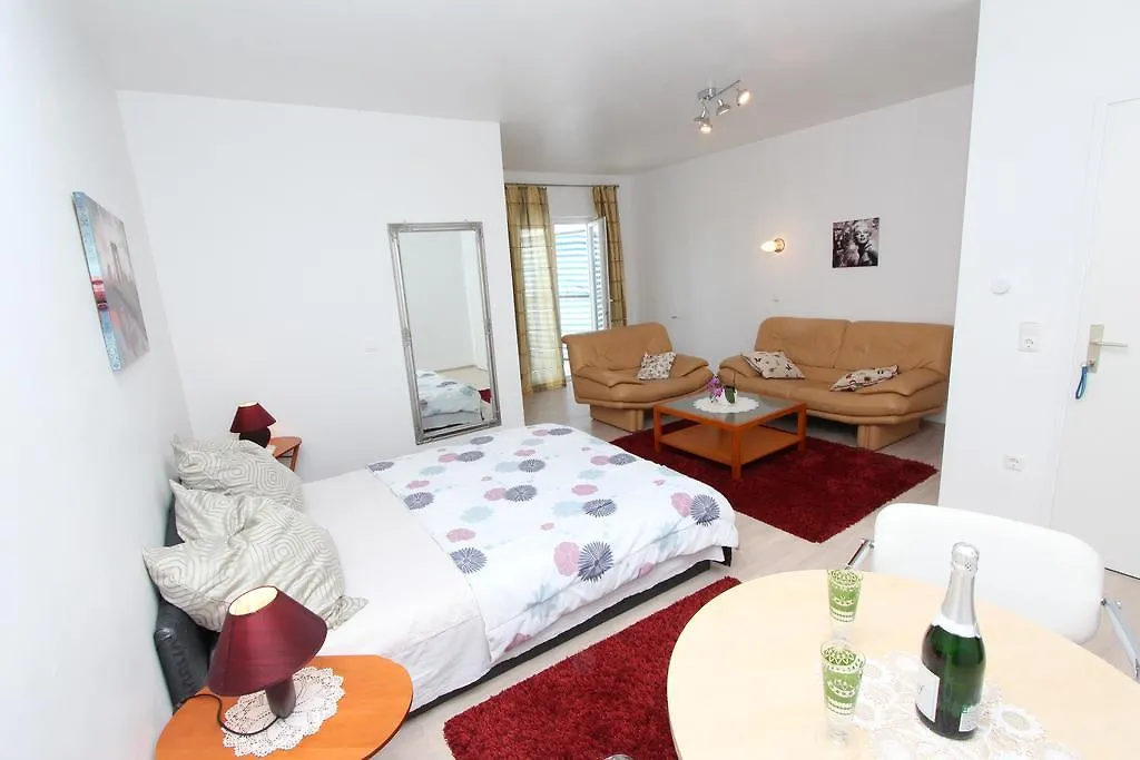 Rooms And Apartments Sally Rovinj