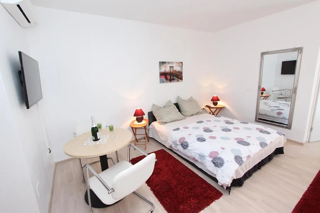 Rooms And Apartments Sally Rovinj