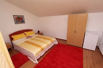 Guest house Rooms And Apartments Sally Rovinj
