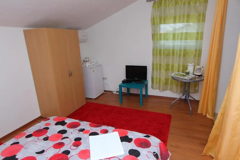 *** Guest house Rooms And Apartments Sally Rovinj Croatia