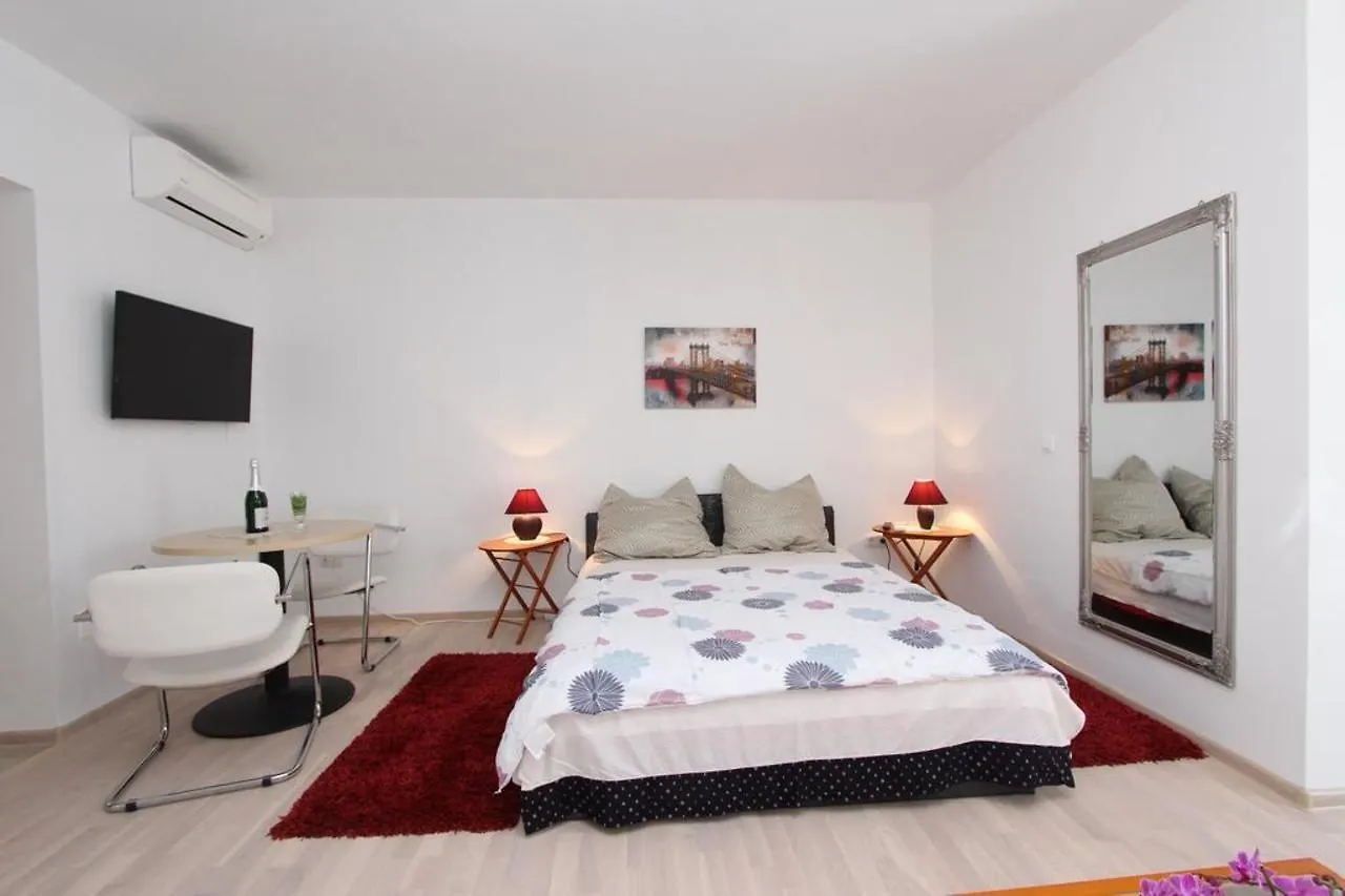 Rooms And Apartments Sally Rovinj