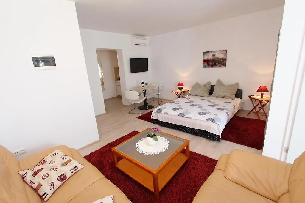 *** Гостевой дом Rooms And Apartments Sally Ровинь Хорватия